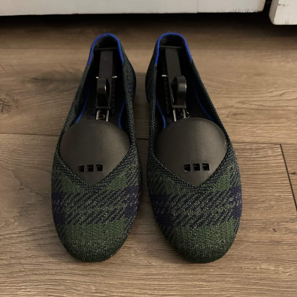 Forest tartan Rothy’s flats in size 8.5
